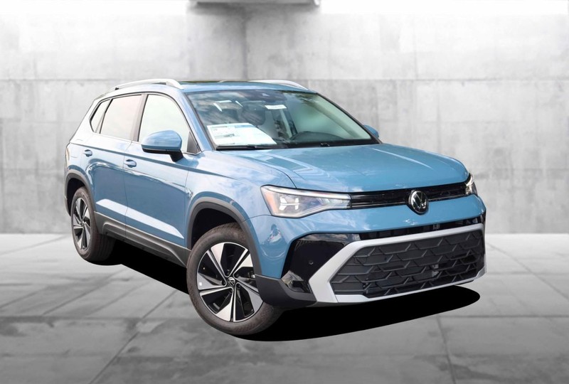 Volkswagen Taos Vehicle Image 02