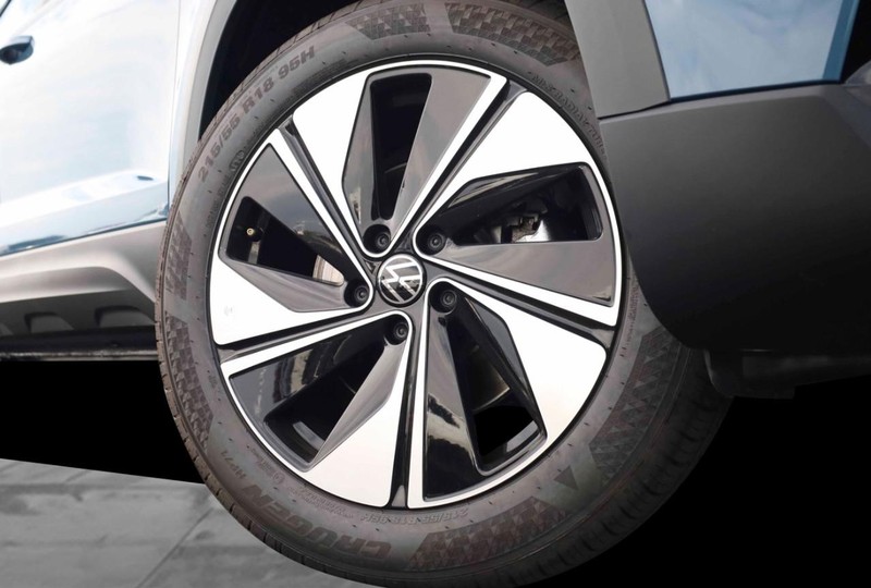 Volkswagen Taos Vehicle Image 03