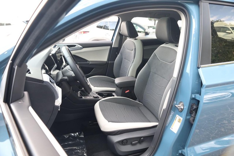 Volkswagen Taos Vehicle Image 08