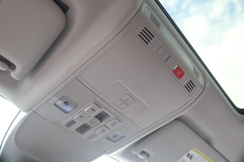 Volkswagen Taos Vehicle Image 18