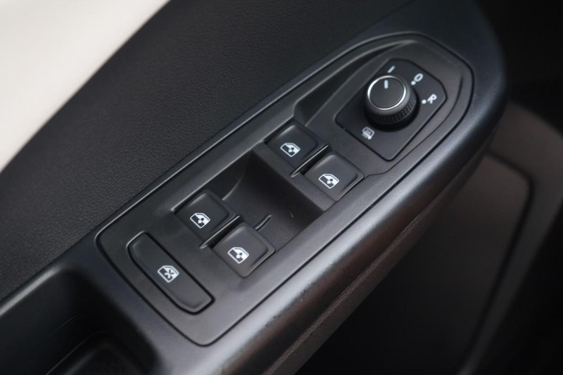 Volkswagen Taos Vehicle Image 19