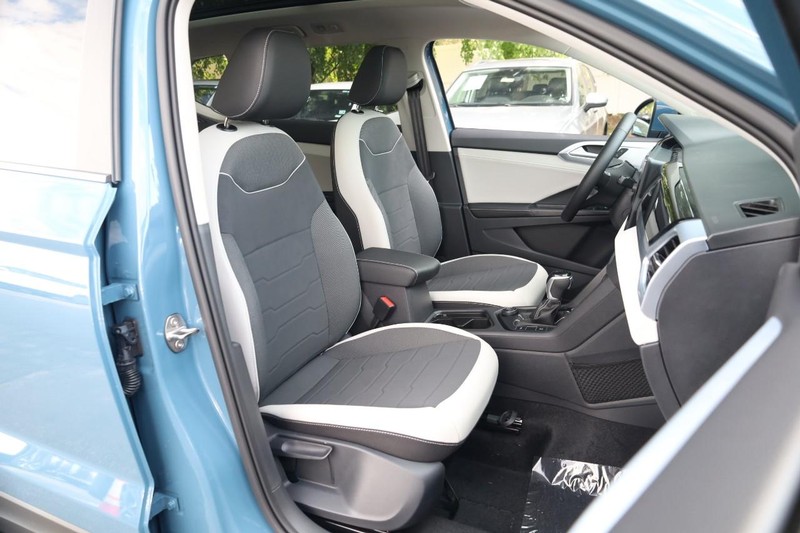 Volkswagen Taos Vehicle Image 26
