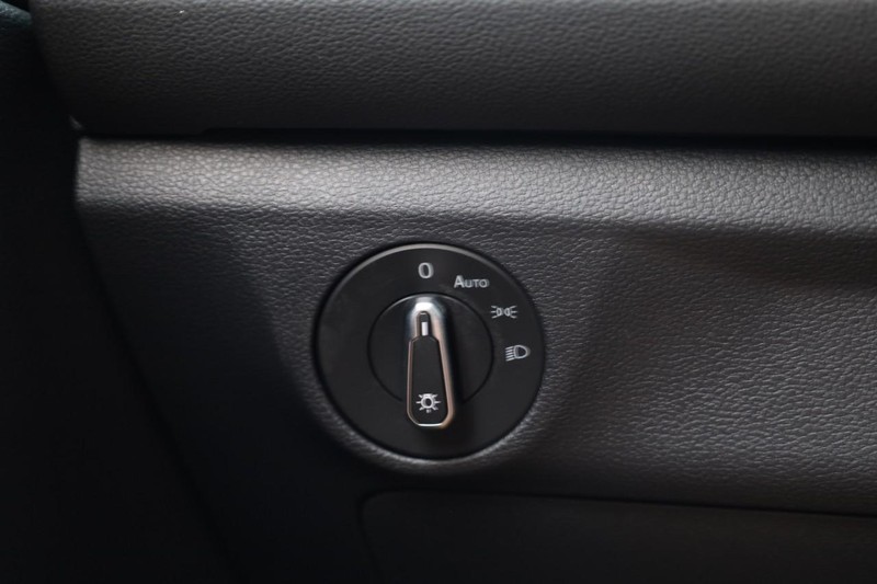 Volkswagen Jetta Vehicle Image 18