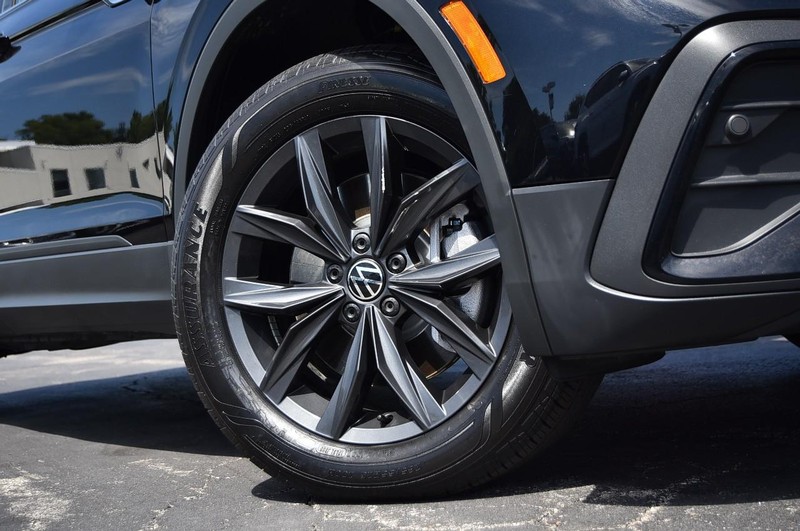 Volkswagen Tiguan Vehicle Image 03