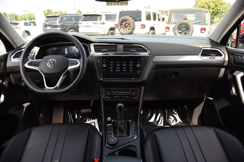 Volkswagen Tiguan Vehicle Image 07