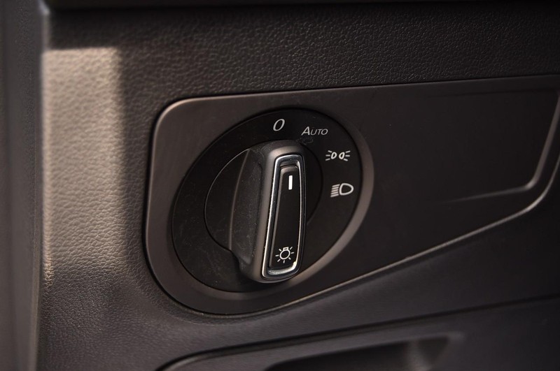 Volkswagen Tiguan Vehicle Image 11