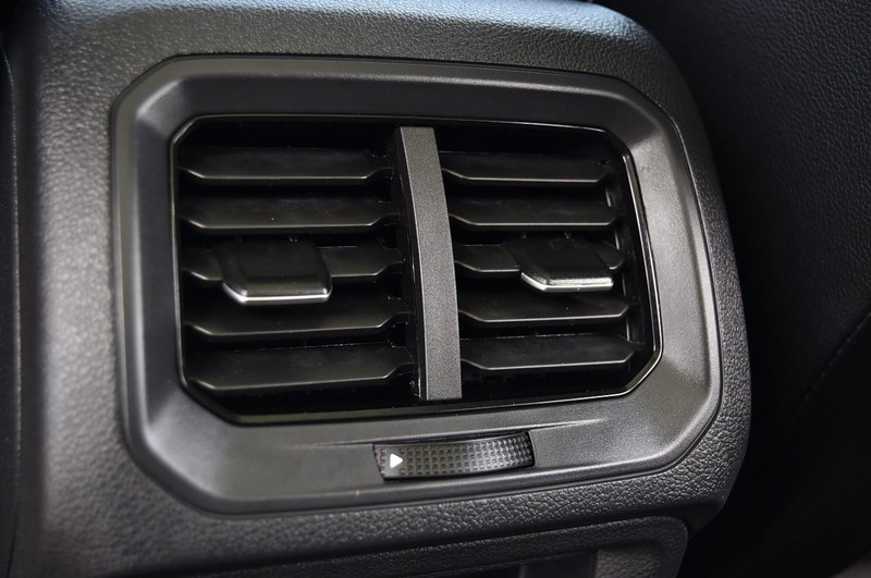 Volkswagen Tiguan Vehicle Image 24