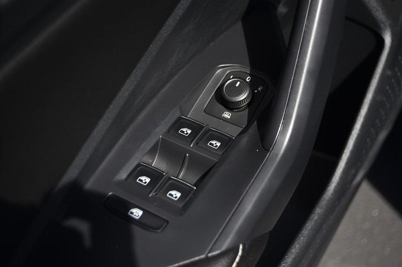 Volkswagen Jetta Vehicle Image 08