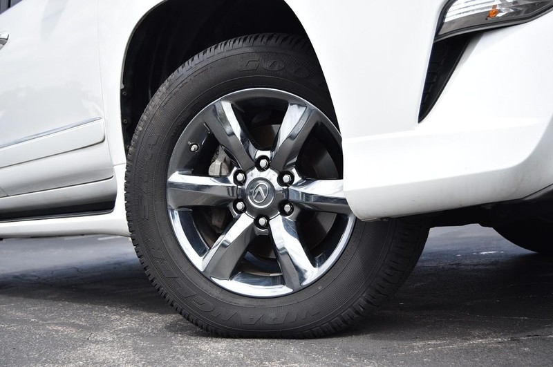 Lexus GX Vehicle Image 03