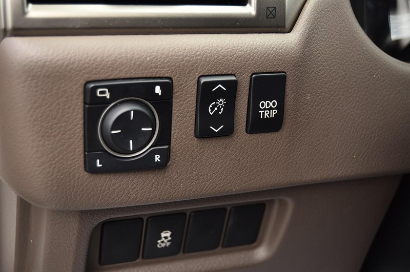 Lexus GX Vehicle Image 11