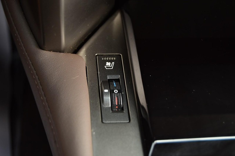 Lexus GX Vehicle Image 16