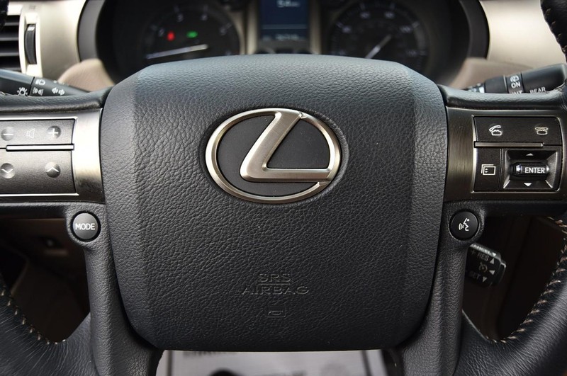Lexus GX Vehicle Image 20