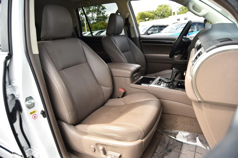 Lexus GX Vehicle Image 22