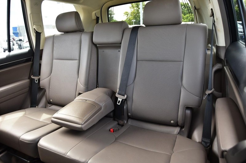 Lexus GX Vehicle Image 24