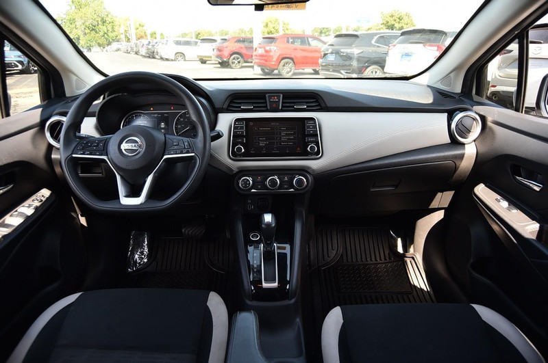 Nissan Versa Vehicle Image 07