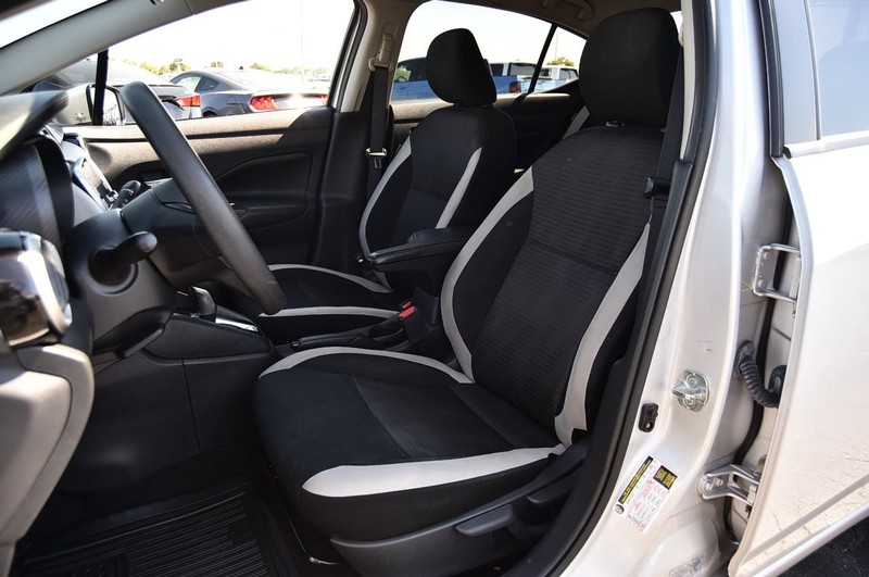 Nissan Versa Vehicle Image 17