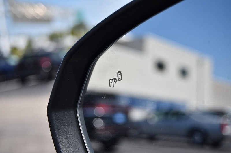 Volkswagen Taos Vehicle Image 10