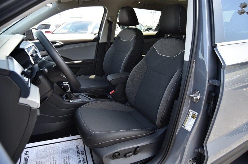Volkswagen Taos Vehicle Image 19