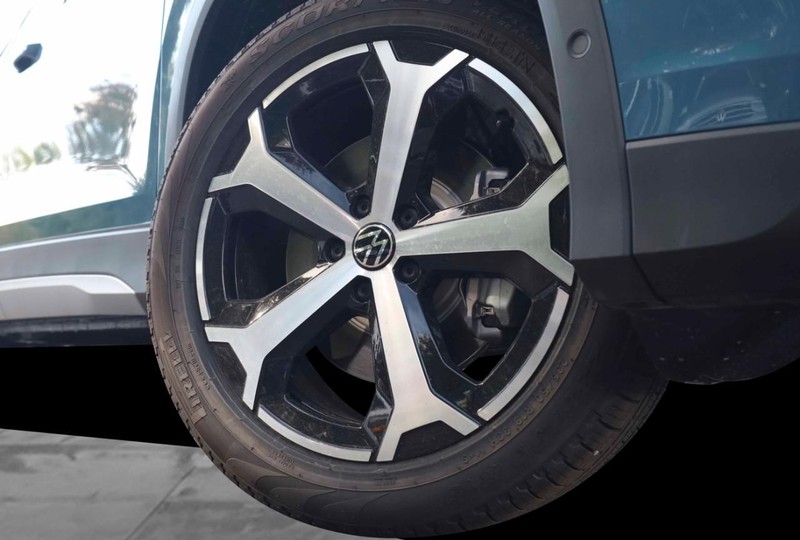 Volkswagen Tiguan Vehicle Image 03