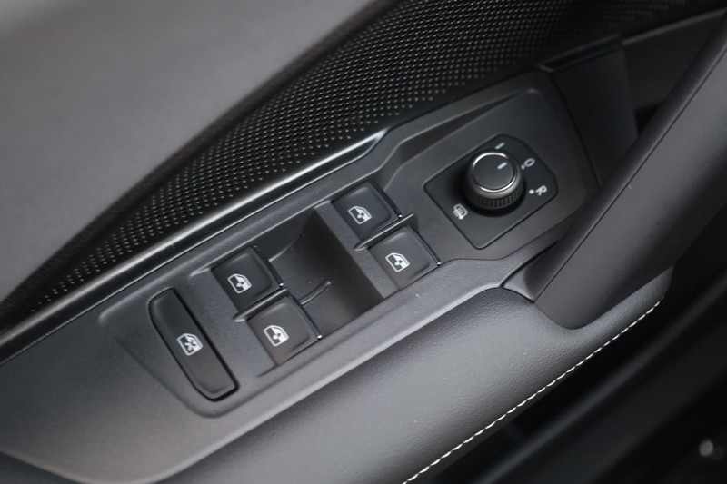 Volkswagen Tiguan Vehicle Image 17