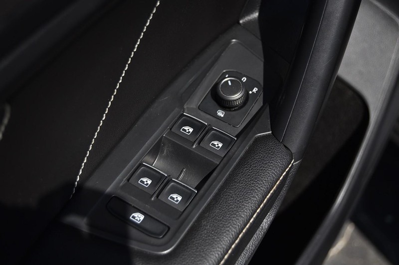 Volkswagen Tiguan Vehicle Image 08