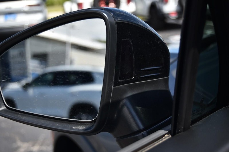 Volkswagen Tiguan Vehicle Image 09