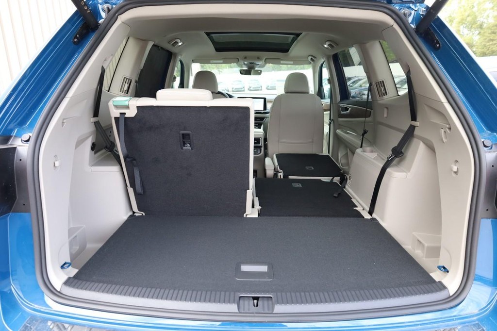 Volkswagen Atlas Vehicle Full-screen Gallery Image 8