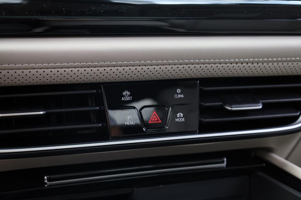 Volkswagen Atlas Vehicle Full-screen Gallery Image 17