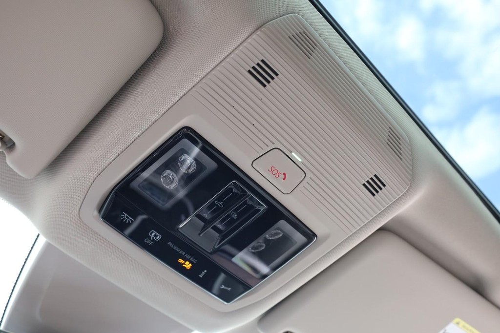 Volkswagen Atlas Vehicle Full-screen Gallery Image 20