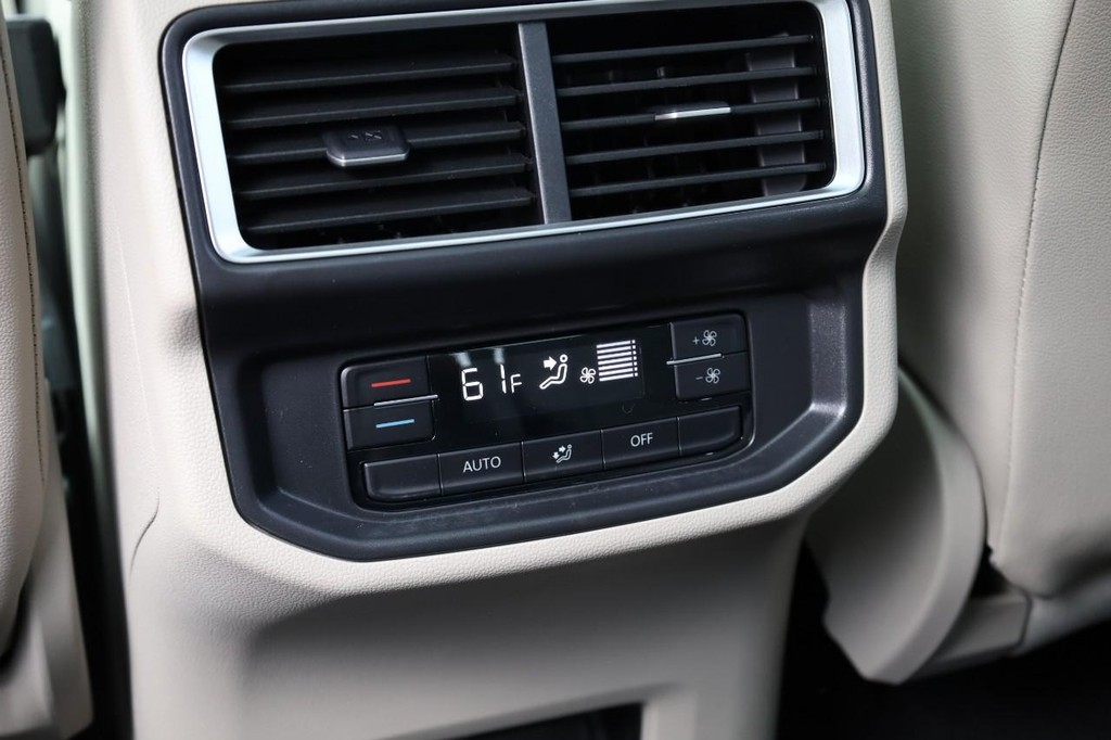 Volkswagen Atlas Vehicle Full-screen Gallery Image 25