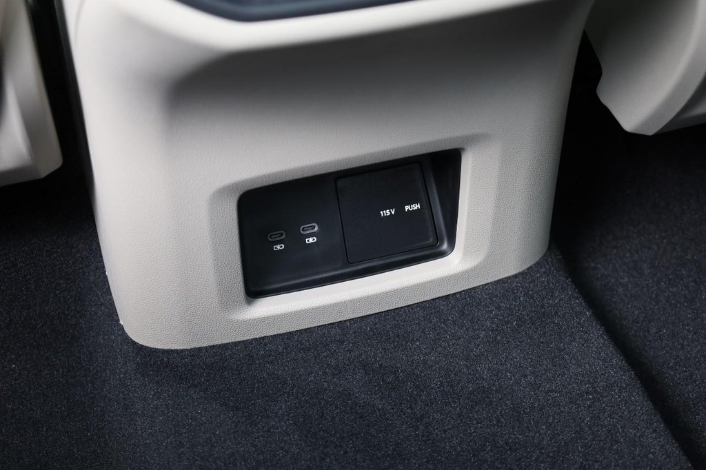 Volkswagen Atlas Vehicle Full-screen Gallery Image 26