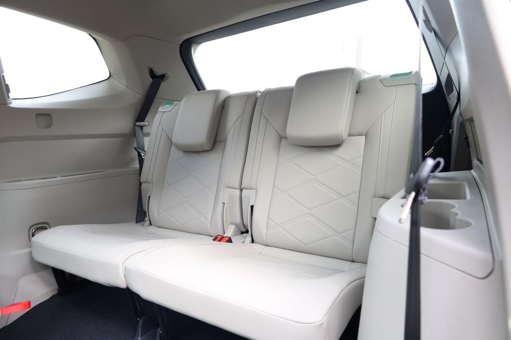 Volkswagen Atlas Vehicle Full-screen Gallery Image 30