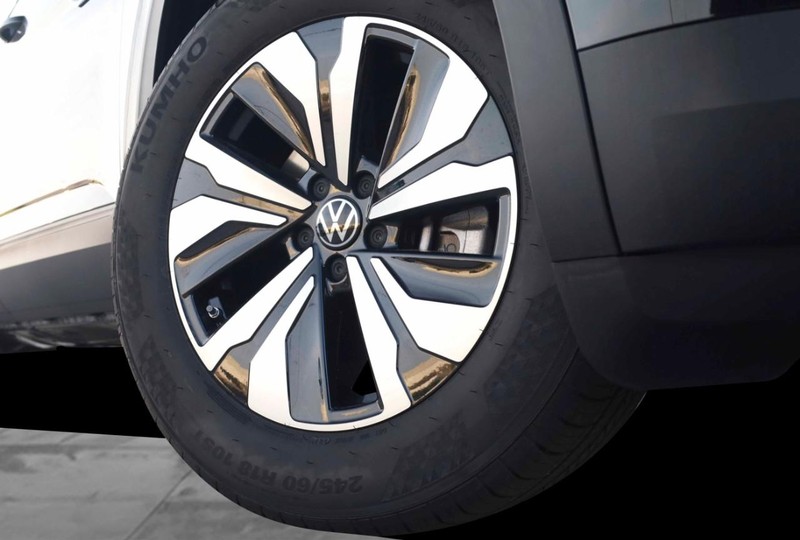 Volkswagen Atlas Cross Sport Vehicle Image 03