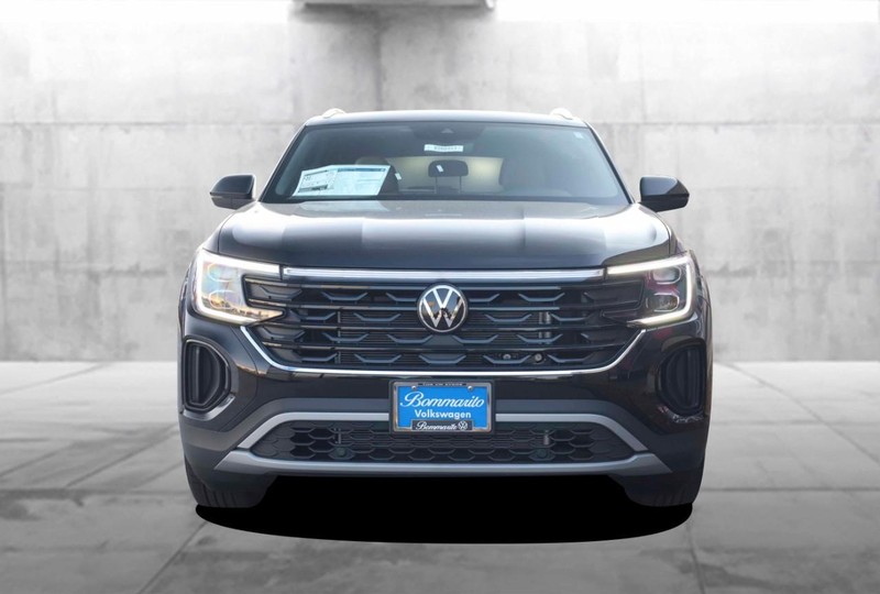 Volkswagen Atlas Cross Sport Vehicle Image 04