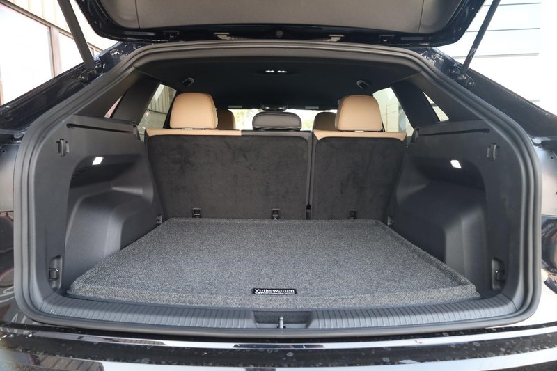 Volkswagen Atlas Cross Sport Vehicle Image 07