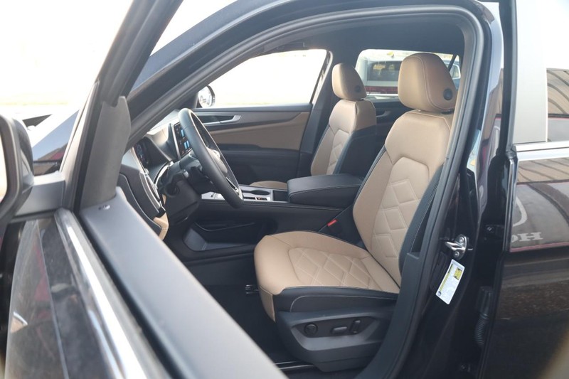 Volkswagen Atlas Cross Sport Vehicle Image 08