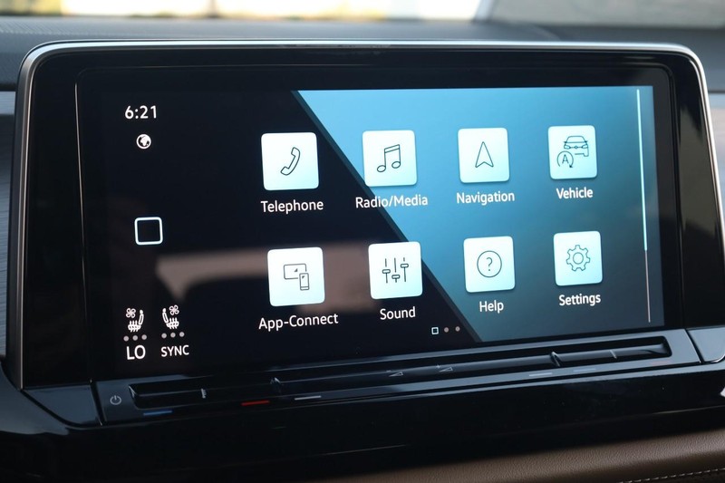 Volkswagen Atlas Cross Sport Vehicle Image 11
