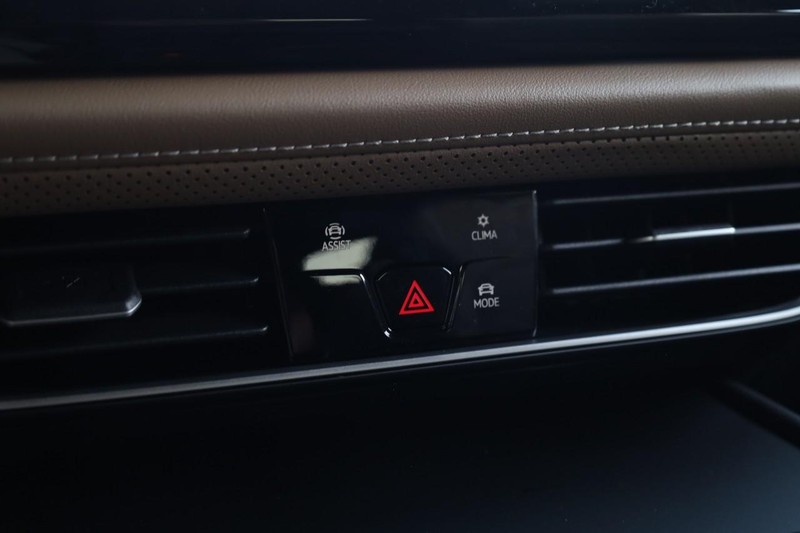Volkswagen Atlas Cross Sport Vehicle Image 13