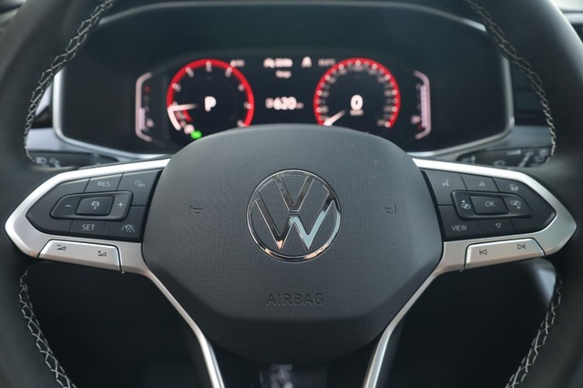 Volkswagen Taos Vehicle Image 11