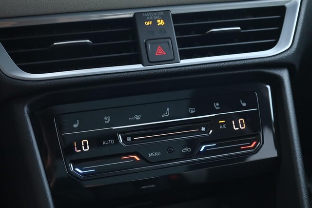 Volkswagen Taos Vehicle Image 15