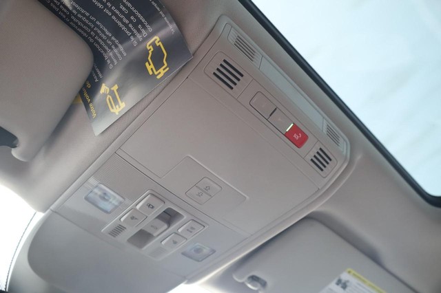 Volkswagen Taos Vehicle Image 18