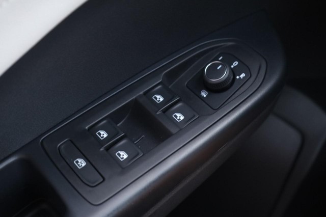 Volkswagen Taos Vehicle Image 19