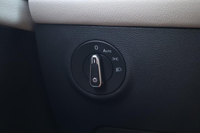 Volkswagen Taos Vehicle Image 20