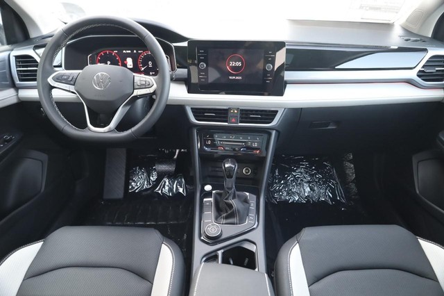 Volkswagen Taos Vehicle Image 24