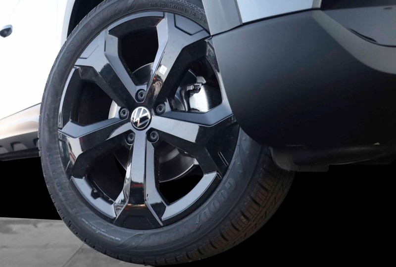 Volkswagen Taos Vehicle Image 03