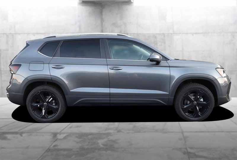 Volkswagen Taos Vehicle Image 05