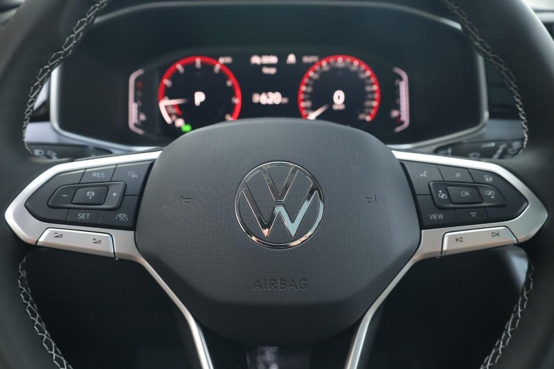Volkswagen Taos Vehicle Image 11