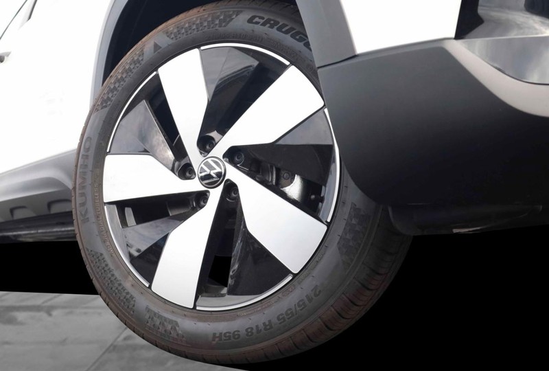 Volkswagen Taos Vehicle Image 03