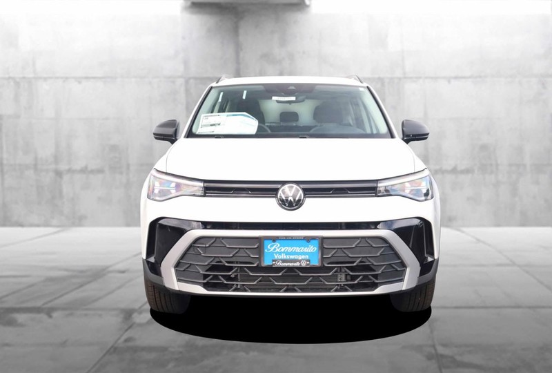 Volkswagen Taos Vehicle Image 04