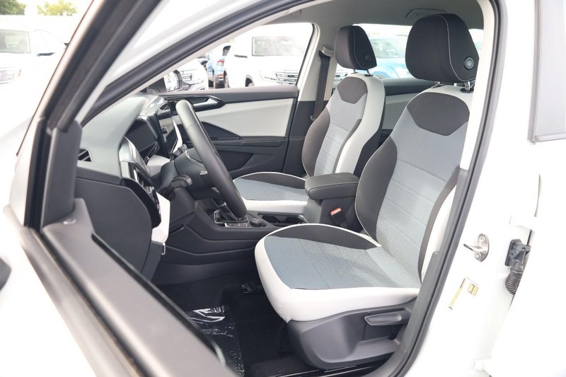 Volkswagen Taos Vehicle Image 08